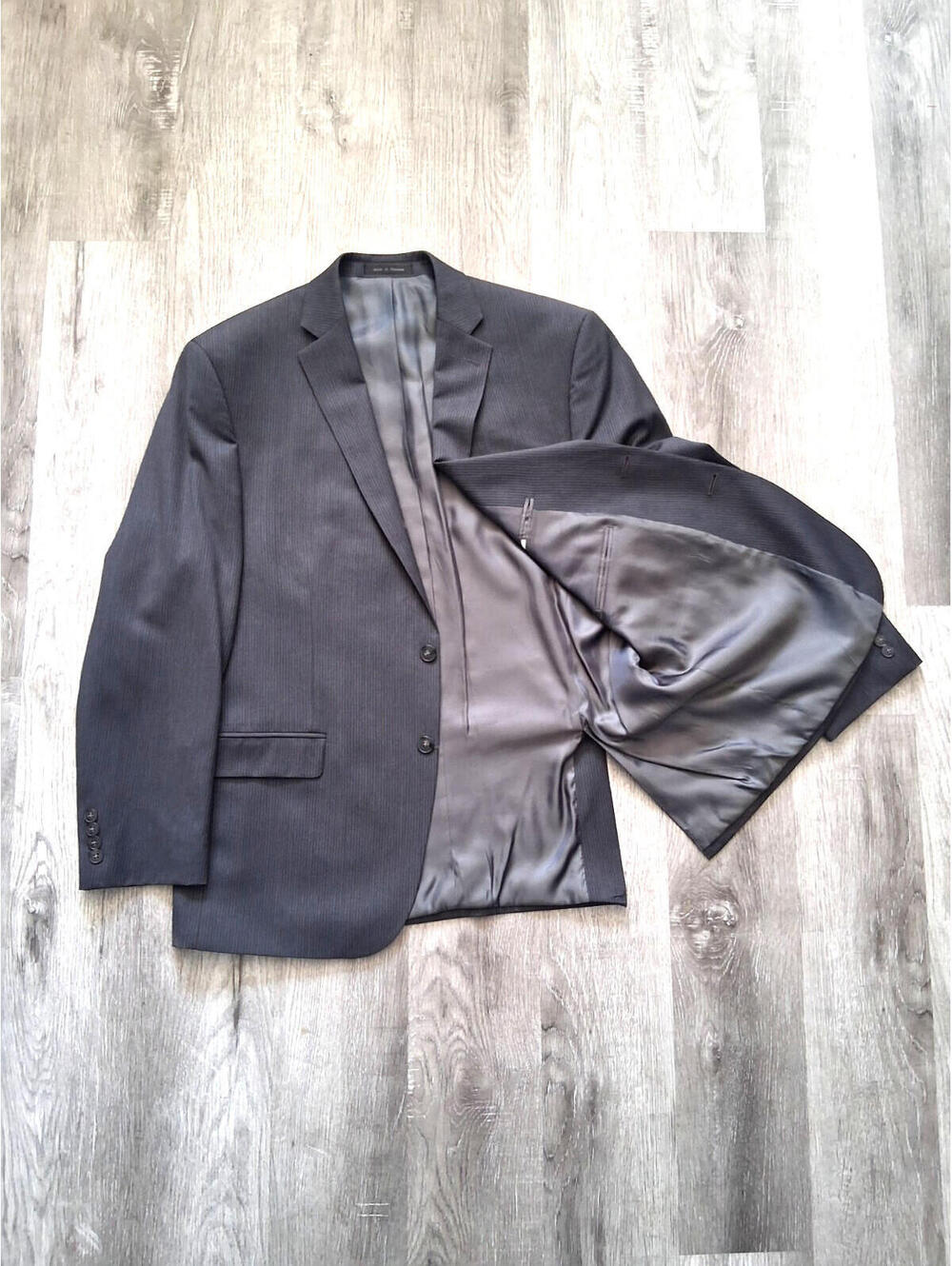 Calvin Klein Men's 46R 40x30 Gray Pinstripe 2 Pce Dbl Vent 2 button Wool Suit